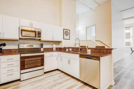 Cozysuites - 2Br With Direct Skybridge Access #1 Indianapolis Exterior foto