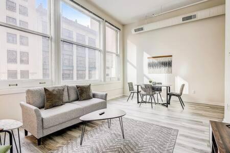 Cozysuites - 2Br With Direct Skybridge Access #1 Indianapolis Exterior foto